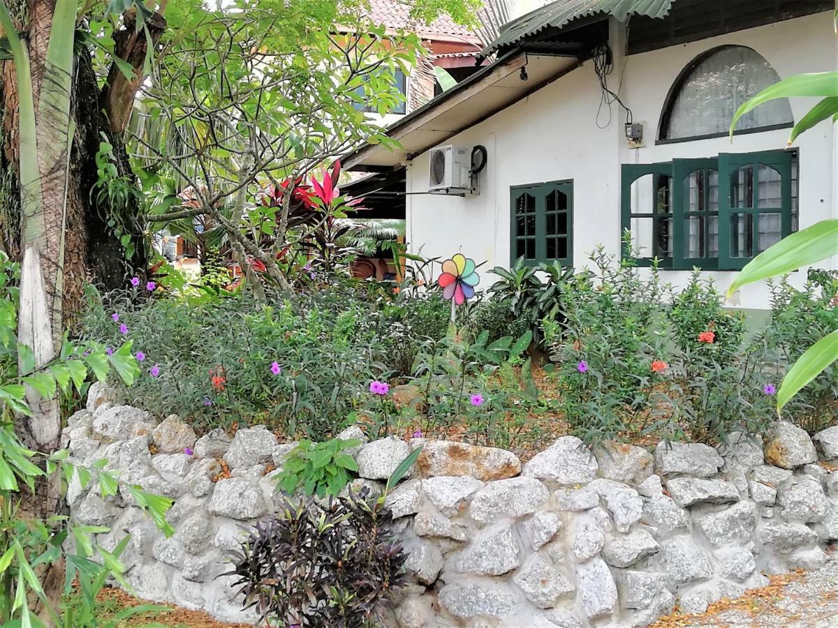 Sabandy House B&B Padang Mat Sirat 外观 照片